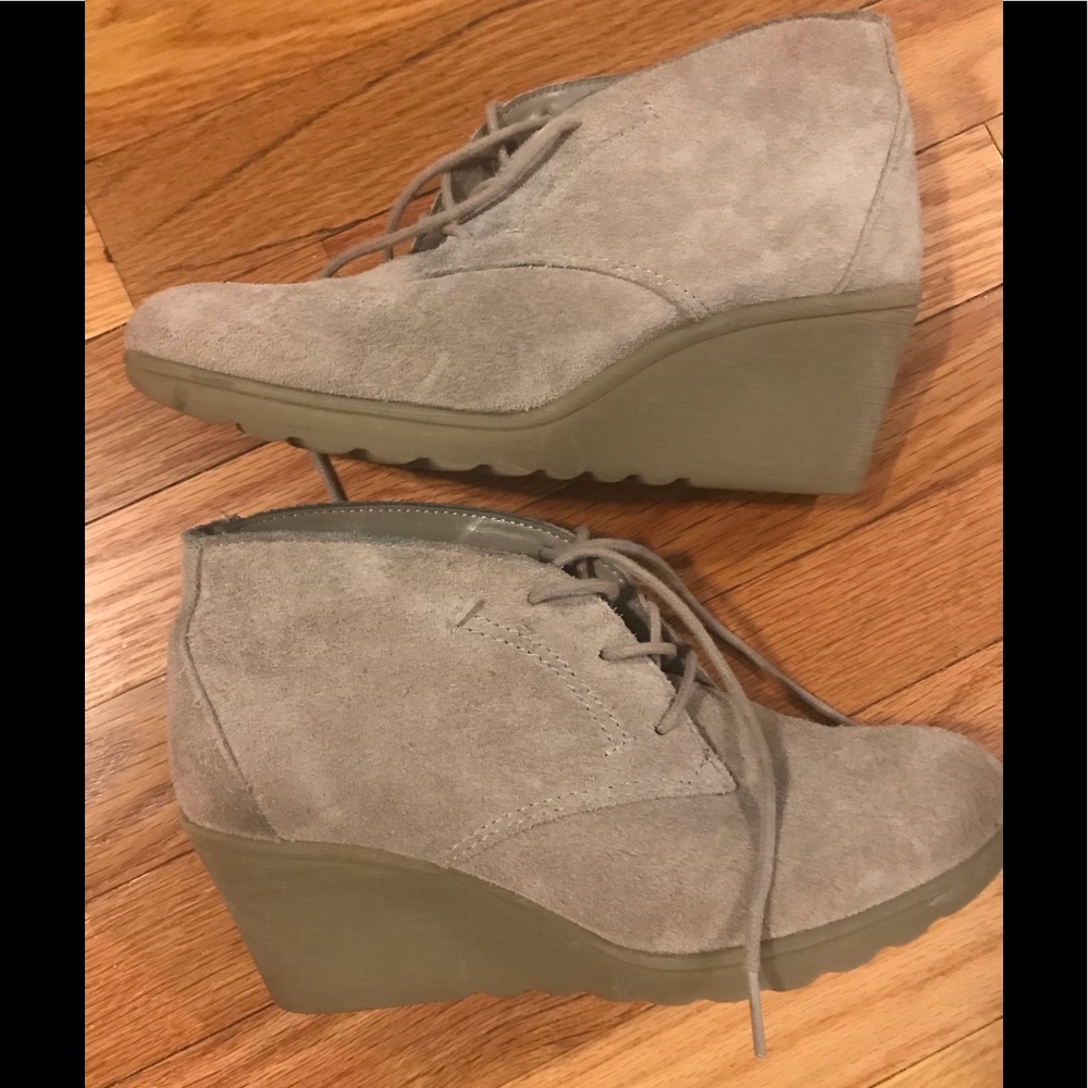 GH Bass & Co Beige Grey Suede Wedge Booties